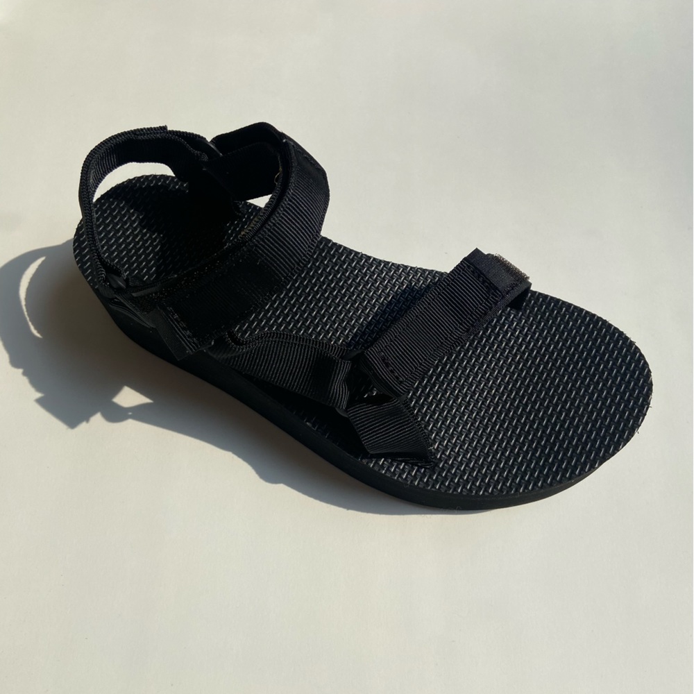 NIB Flatform Universal Teva Sandals